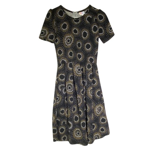 LuLaRoe Dresses & Skirts - 4/$25 Lularoe Black Geometric Print Textured Amelia Dress With Pockets Size M